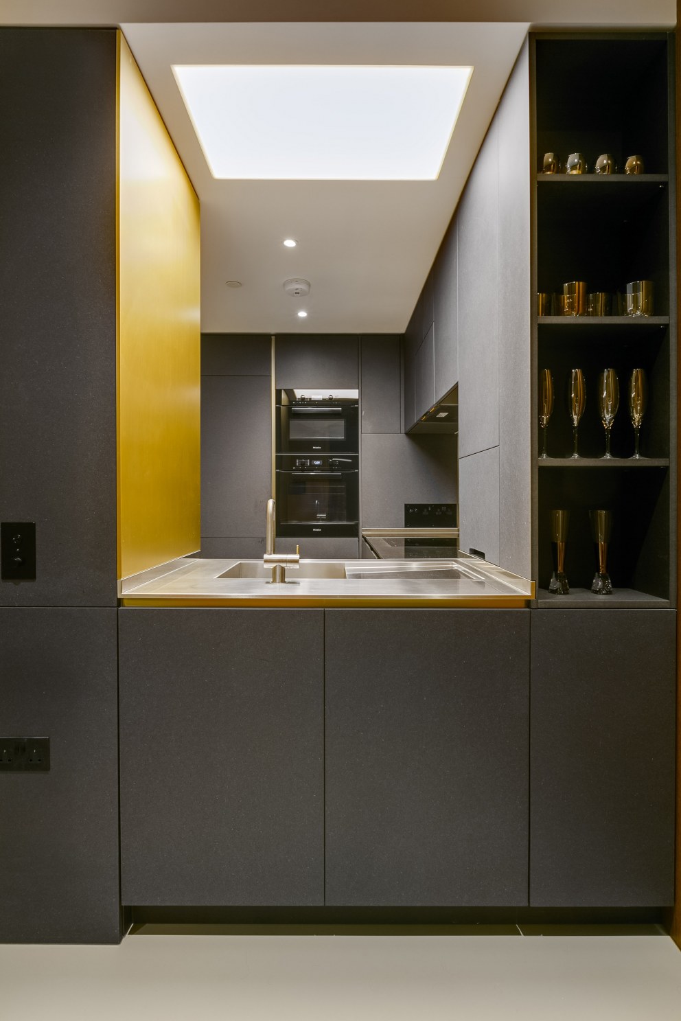 GASHOLDERS APARTMENT | Kitchen | Interior Designers